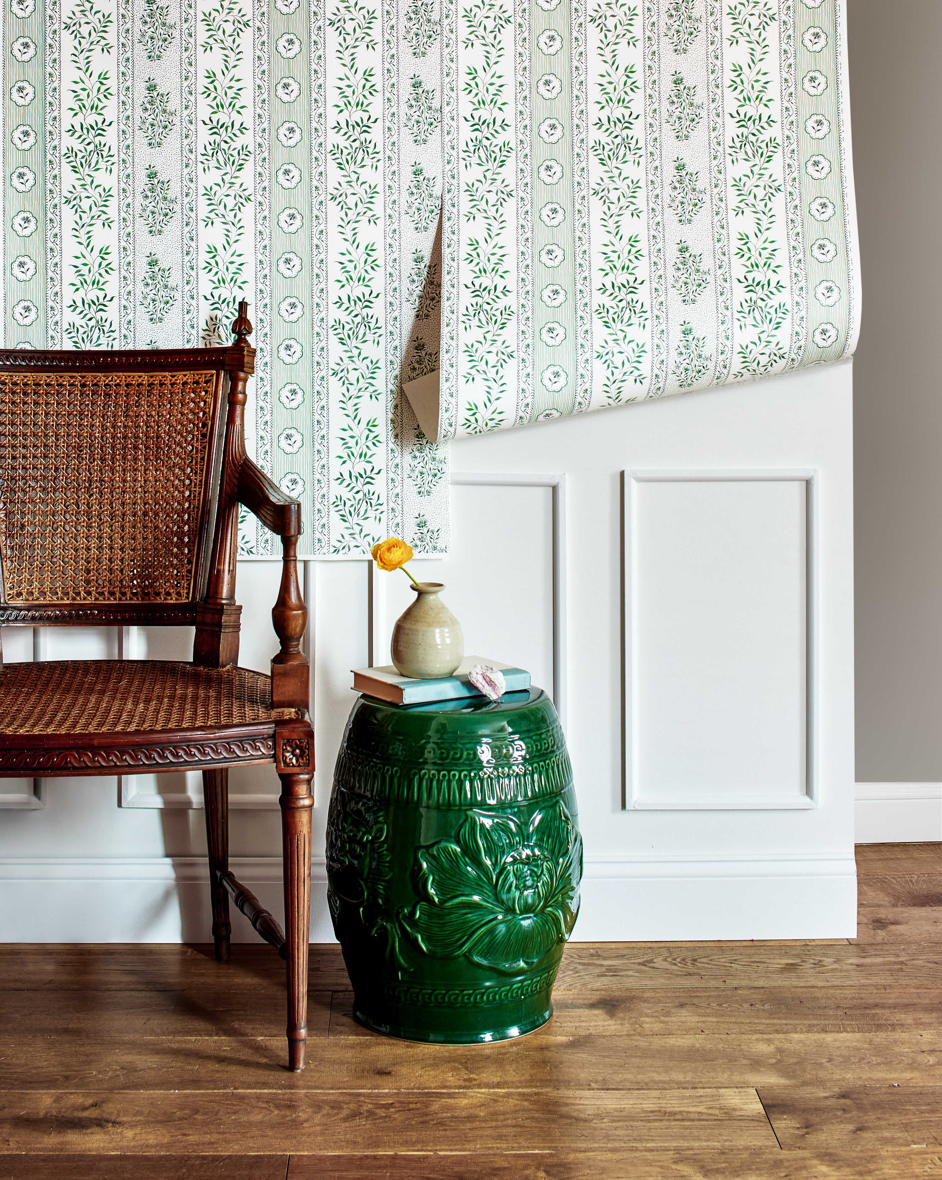 Larkspur Green Wallpaper